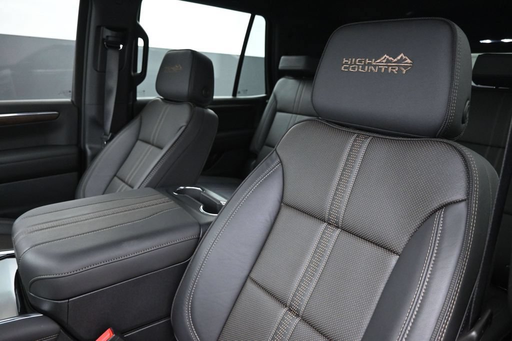 Used 2025 Chevrolet Tahoe High Country AWD/4WD image 12