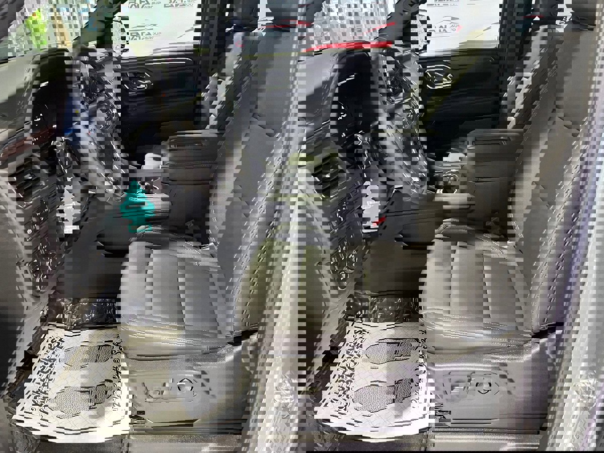 Used 2024 Chevrolet Suburban Z71 image 27