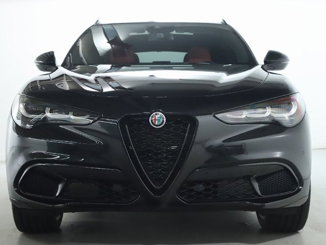 Used 2024 Alfa Romeo Stelvio Veloce image 7
