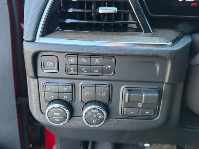 New 2026 Chevrolet Suburban High Country AWD/4WD image 32