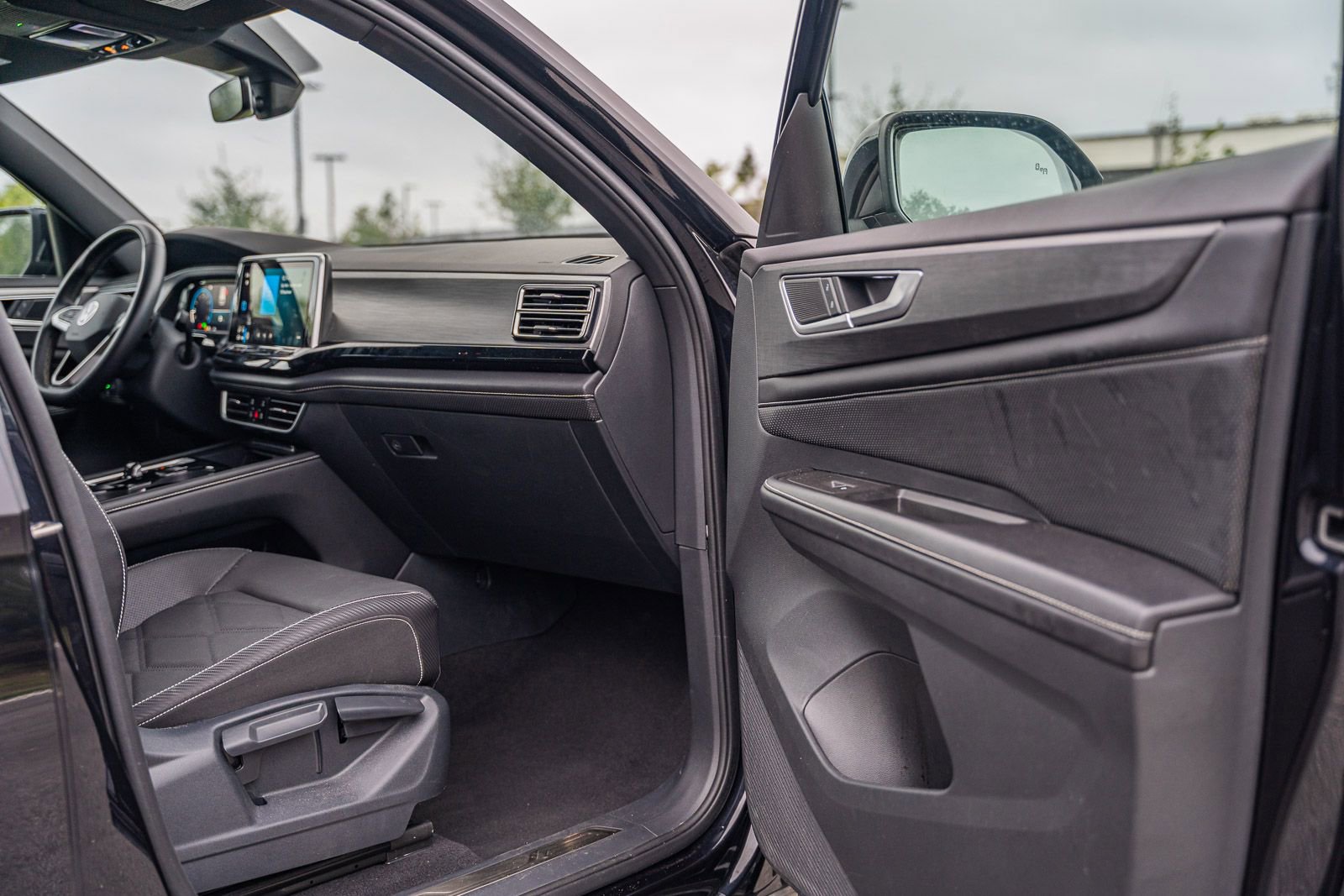 Used 2024 Volkswagen Atlas Cross Sport SE image 14