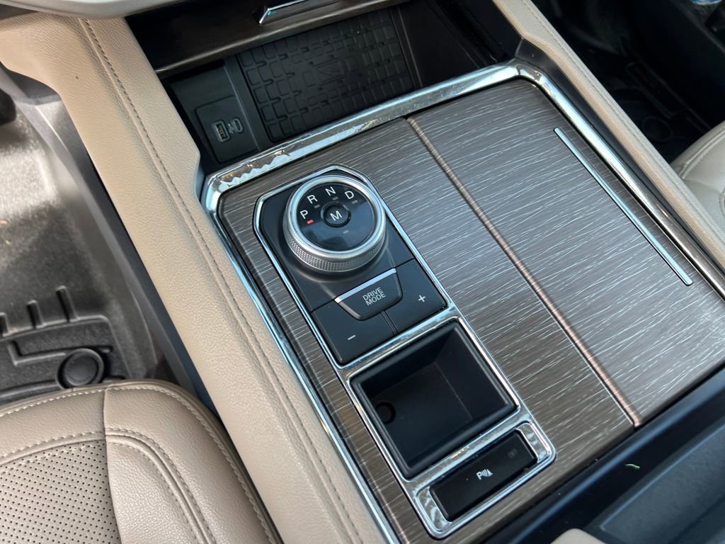 Used 2023 Ford Expedition Limited image 24