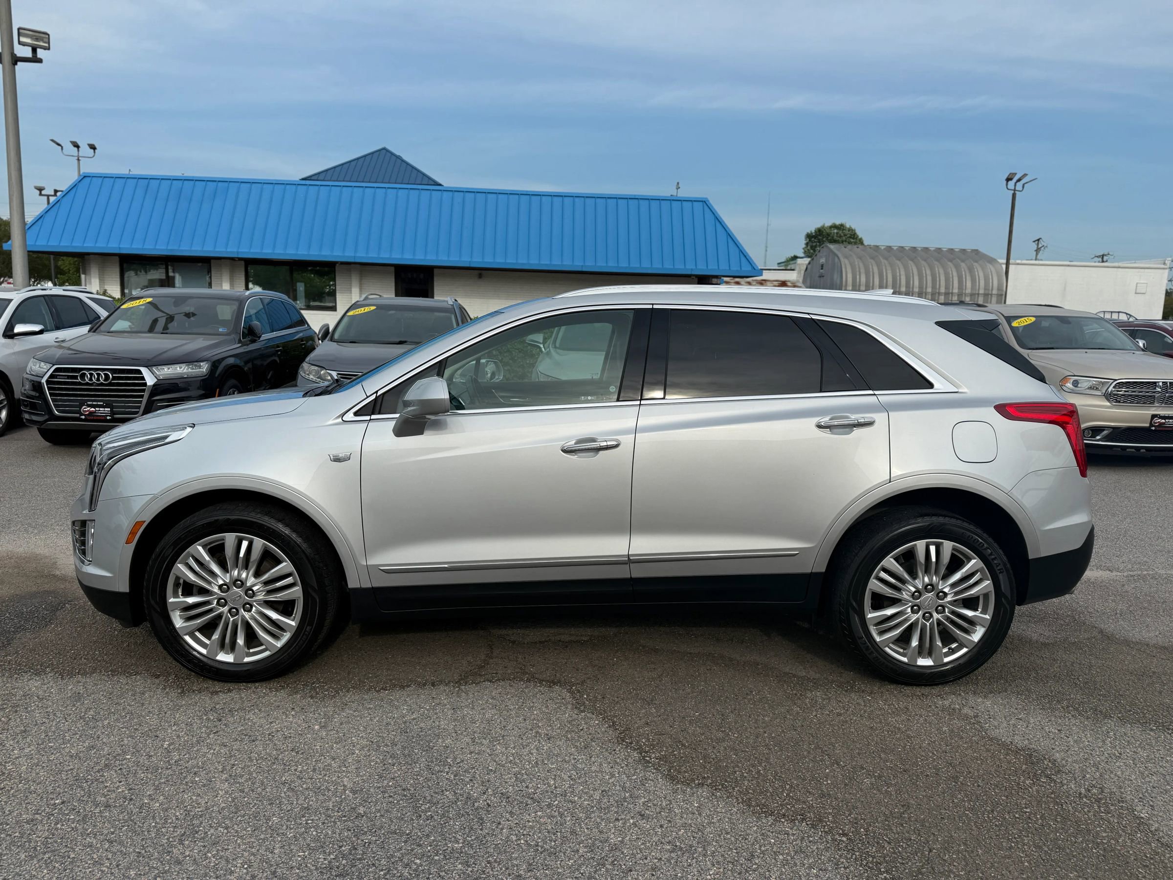 Used 2018 Cadillac XT5 Premium Luxury AWD/4WD image 2