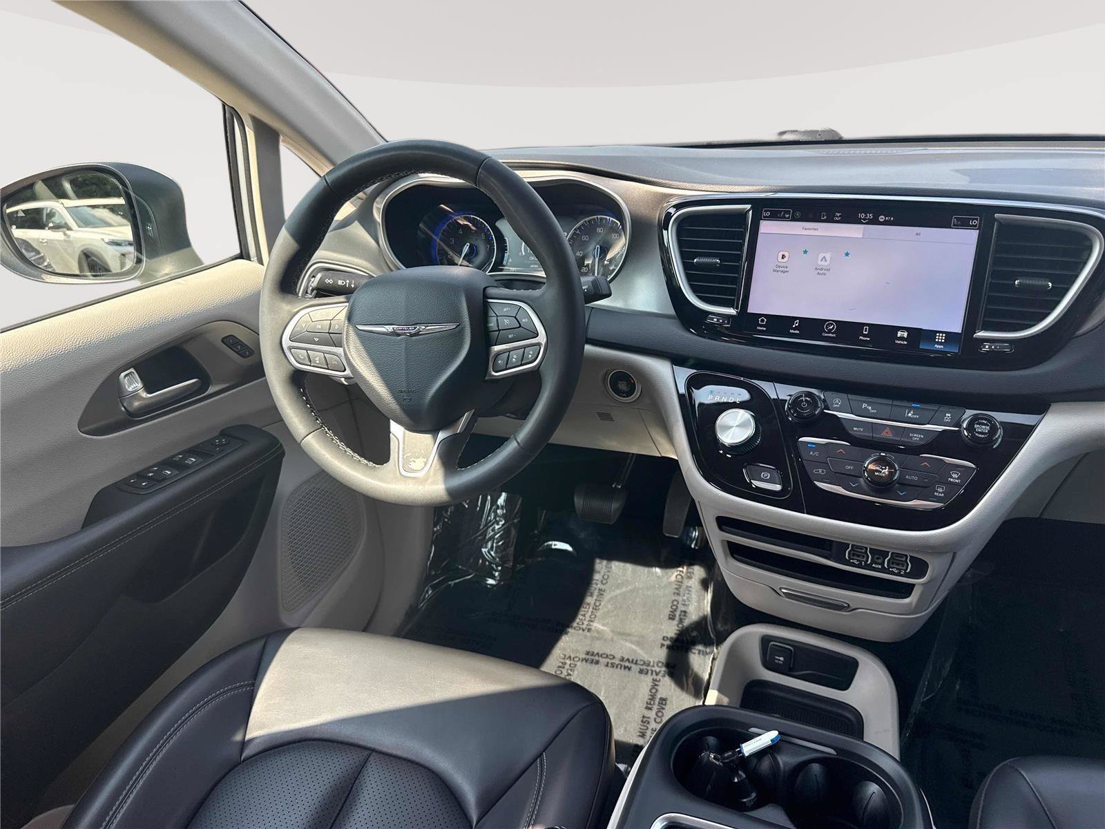 Used 2023 Chrysler Pacifica Touring-L FWD image 15