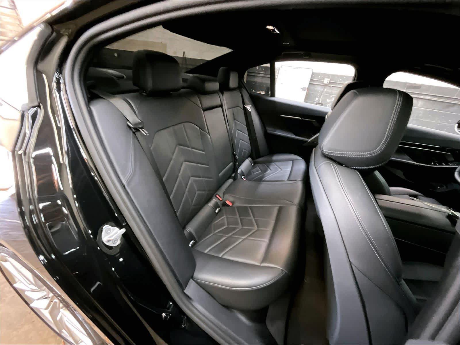 Used 2025 BMW 530i w/ Premium Package RWD image 30