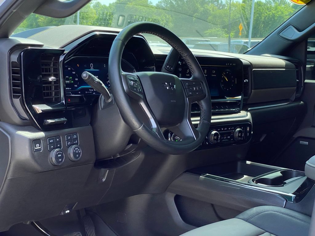 Used 2024 Chevrolet Silverado 2500 ZR2 w/ Technology Package AWD/4WD image 10
