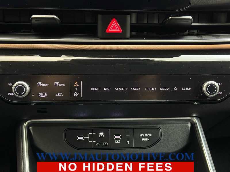 Used 2025 Kia Carnival SX Prestige image 40