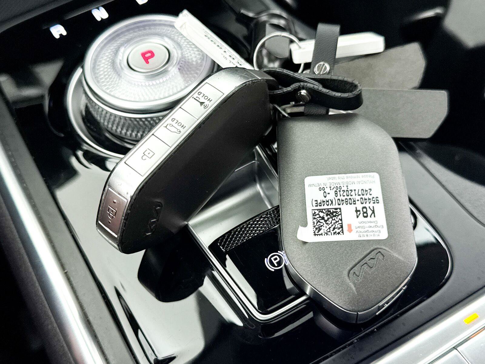 Used 2025 Kia Carnival SX FWD image 42