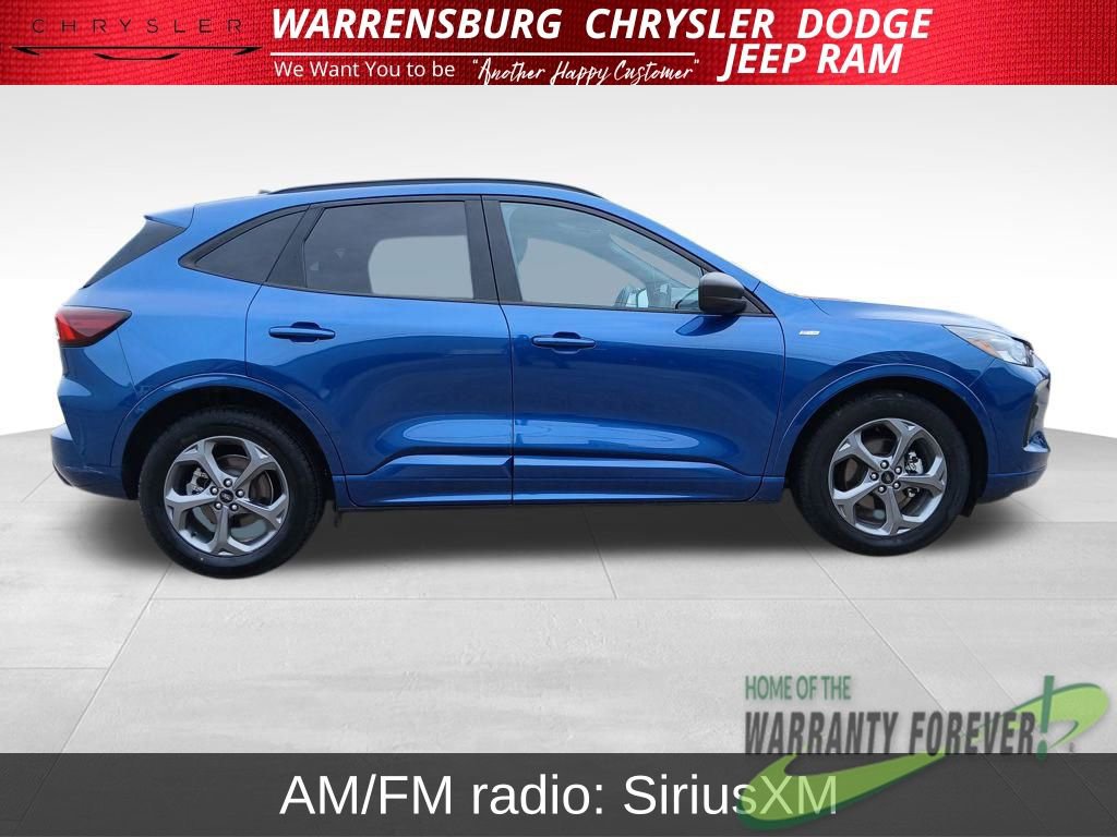 Used 2023 Ford Escape ST-Line FWD image 2