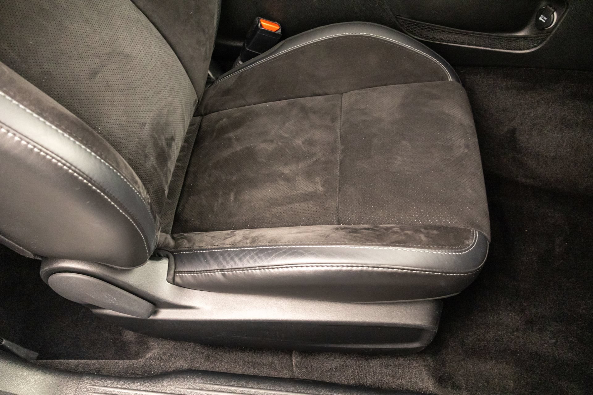 Used 2018 Dodge Challenger R/T Scat Pack w/ Leather Interior Group RWD image 37