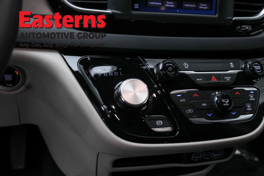Used 2023 Chrysler Voyager LX image 13