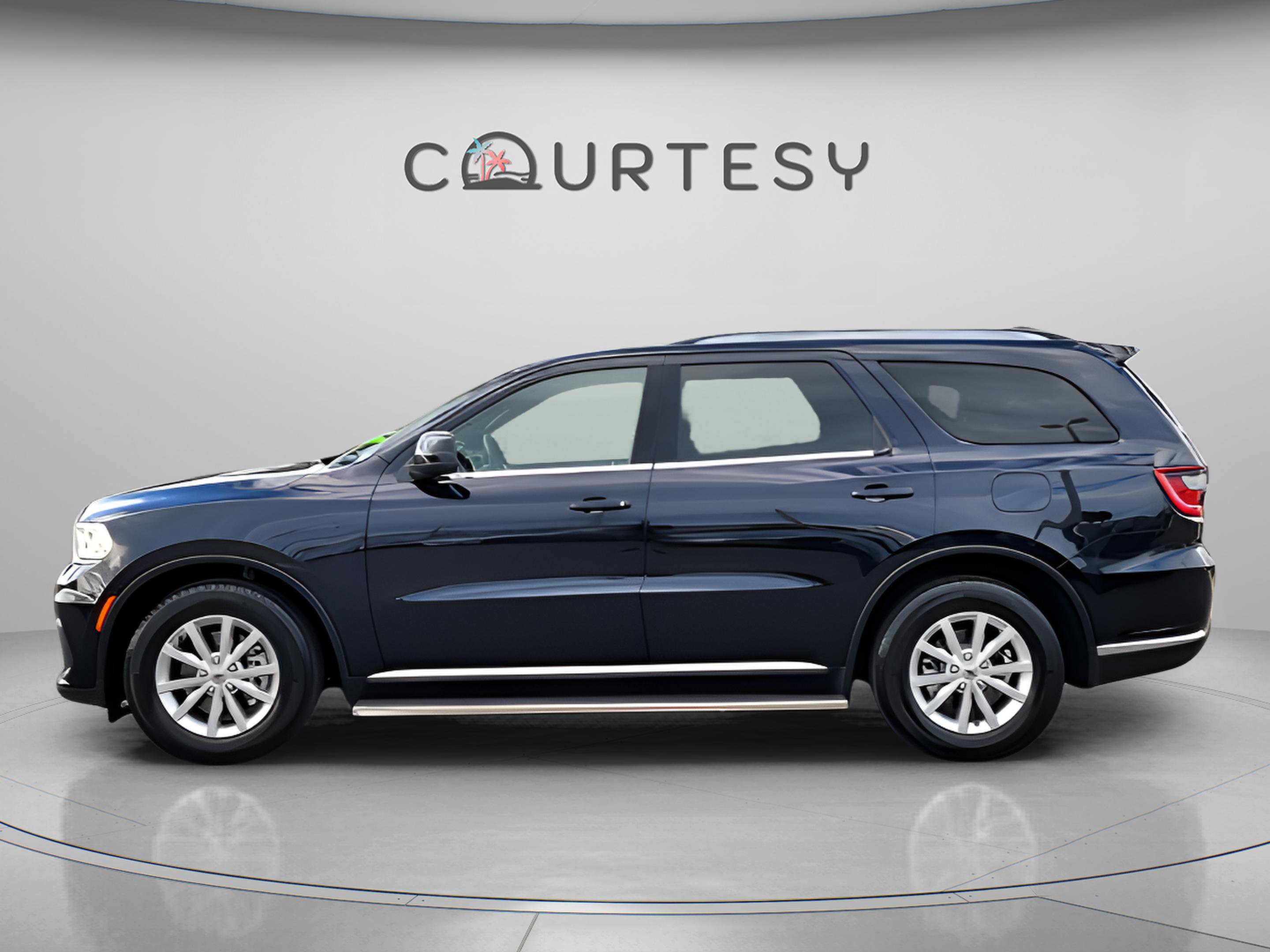 Used 2024 Dodge Durango SXT w/ 3rd Row Seating Group image 2