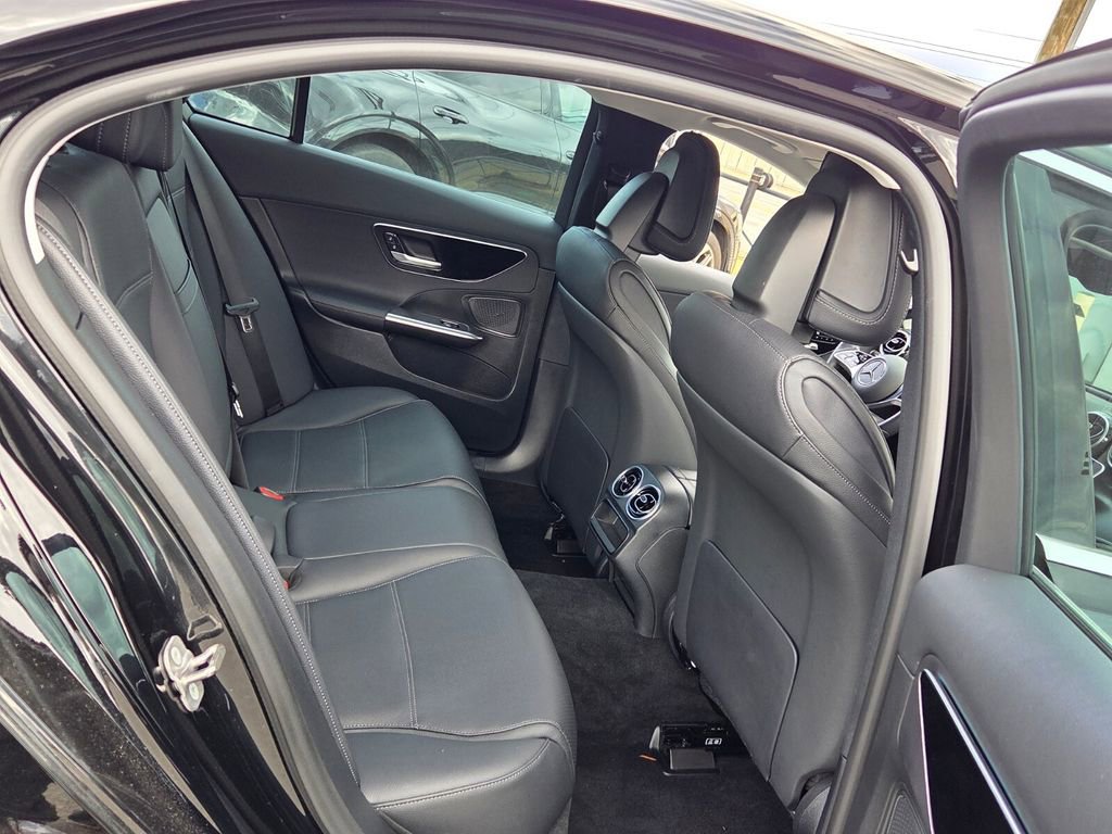 Used 2025 Mercedes-Benz C 300 Sedan image 14