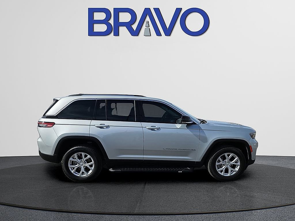 Used 2023 Jeep Grand Cherokee Limited w/ Luxury Tech Group II image 6