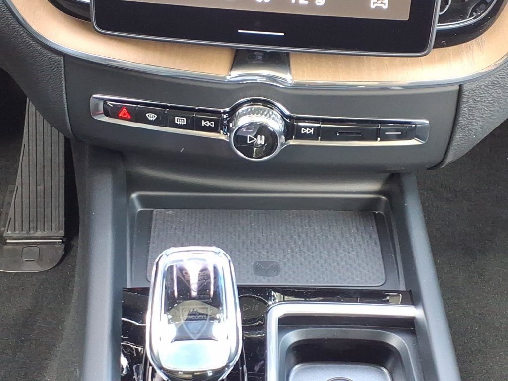 New 2026 Volvo XC60 T8 Plus w/ Climate Package AWD/4WD image 18