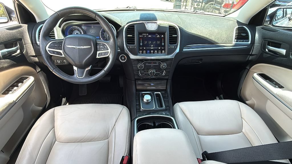 Used 2018 Chrysler 300 Touring L RWD image 28