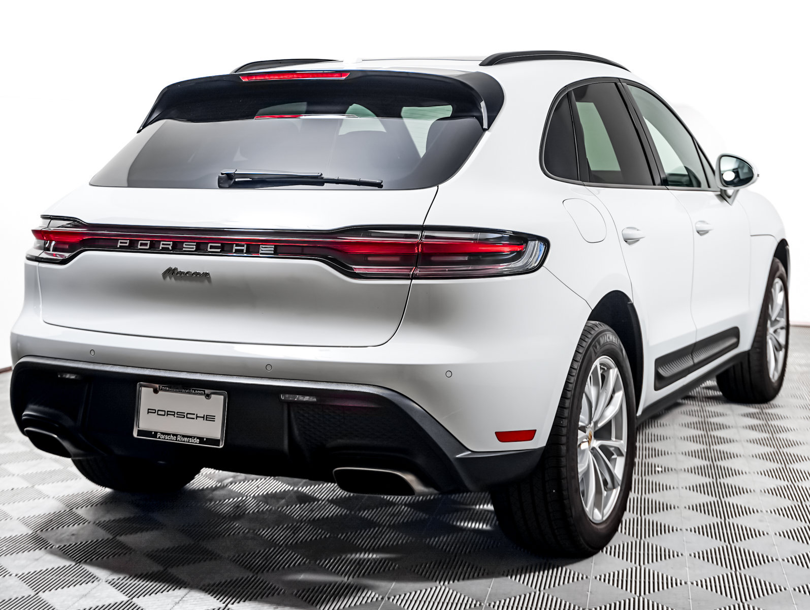 Certified 2023 Porsche Macan AWD/4WD image 10