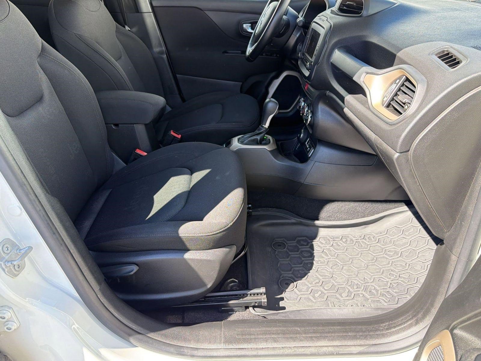 Used 2017 Jeep Renegade Latitude image 27