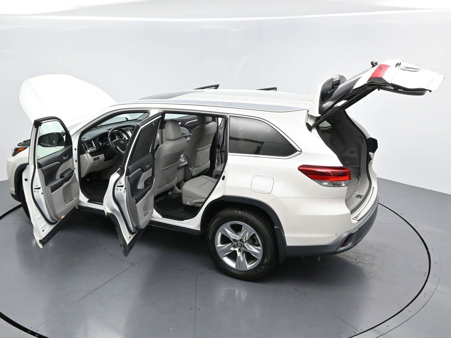 Used 2017 Toyota Highlander Limited w/ Protection Package #3 AWD/4WD image 50