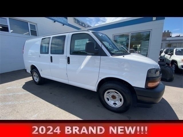 Used 2024 Chevrolet Express 2500 w/ Driver Convenience Package image 3