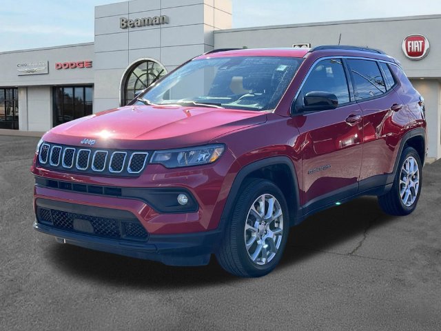 Used 2023 Jeep Compass Latitude w/ Sun and Sound Group AWD/4WD image 3