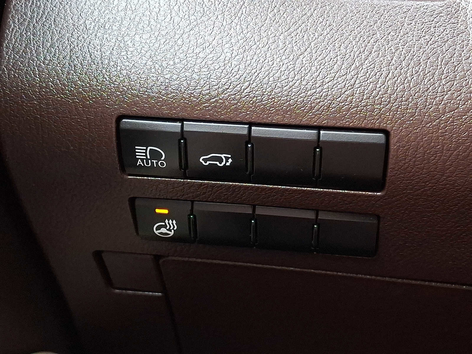 Used 2020 Lexus RX 350L Premium w/ Premium Package image 24