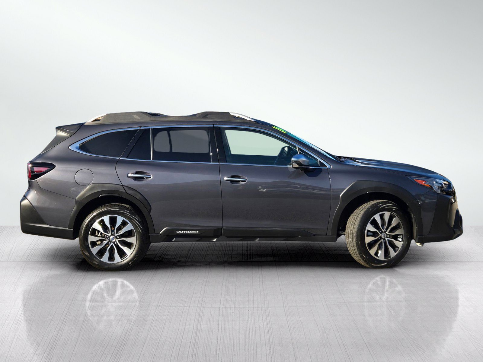 Used 2024 Subaru Outback Touring XT AWD/4WD image 3