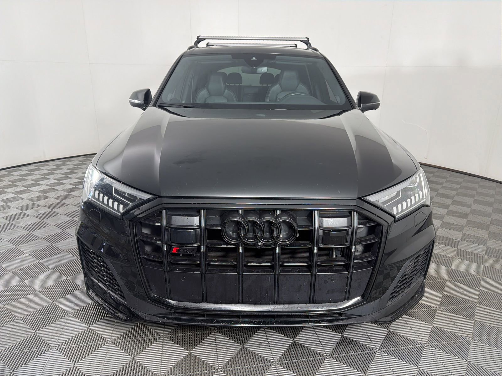 Used 2023 Audi SQ7 Premium Plus w/ Executive Package image 2