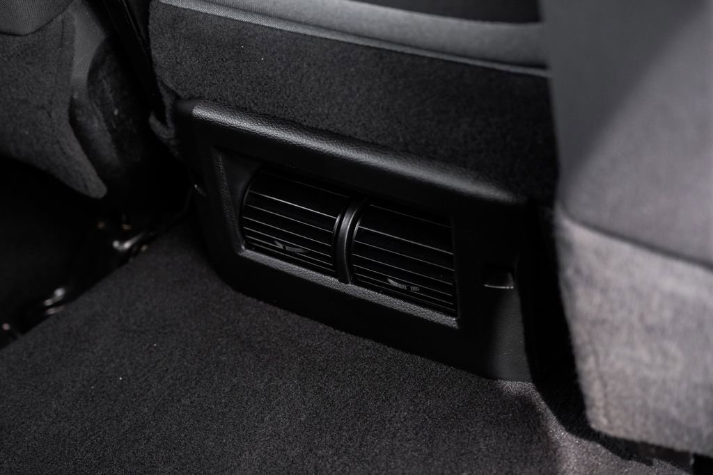 Used 2021 RAM 1500 Classic SLT image 33