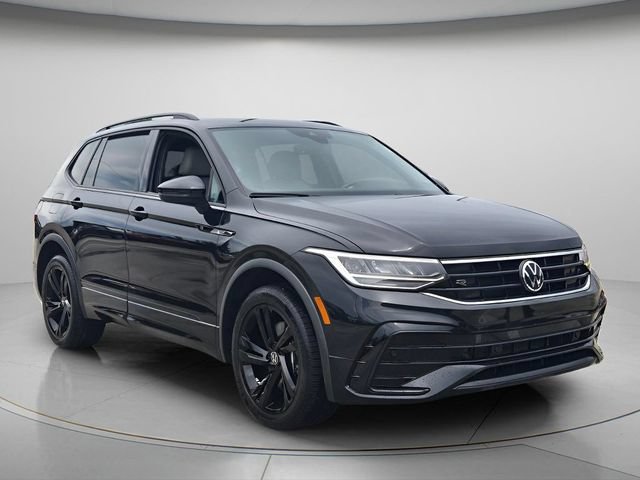 Used 2024 Volkswagen Tiguan SE R-Line FWD image 1