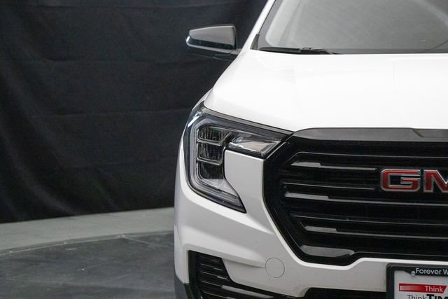 Used 2024 GMC Terrain SLE w/ Elevation Edition image 5