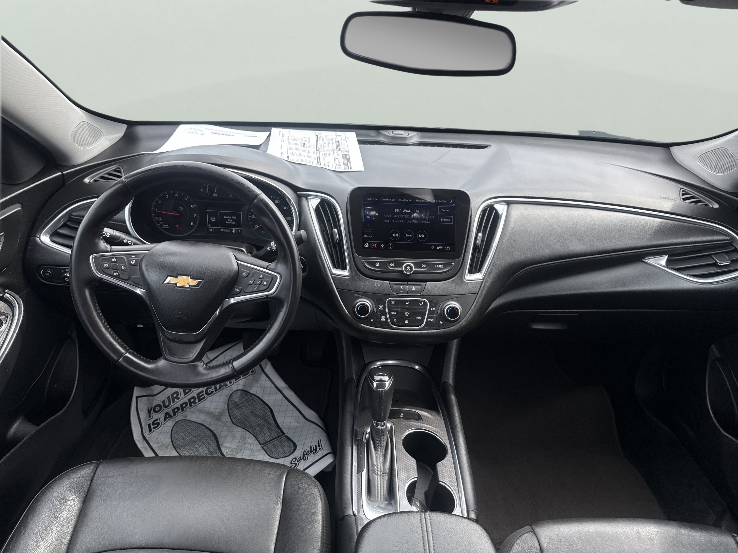 Used 2020 Chevrolet Malibu LT w/ Leather Package FWD image 13