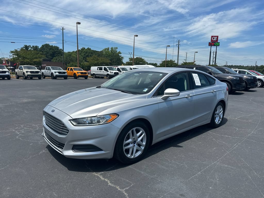 Used 2015 Ford Fusion SE FWD image 3