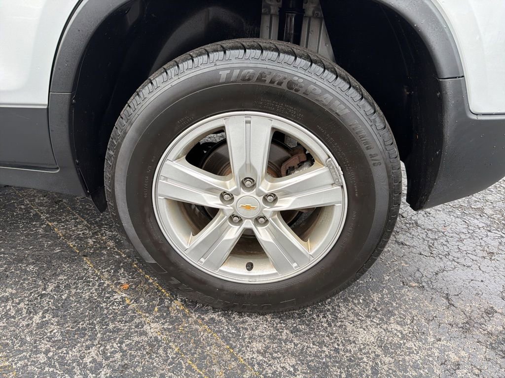 Used 2021 Chevrolet Trax LS image 30