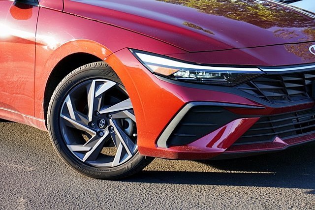 Used 2025 Hyundai Elantra Sport image 4