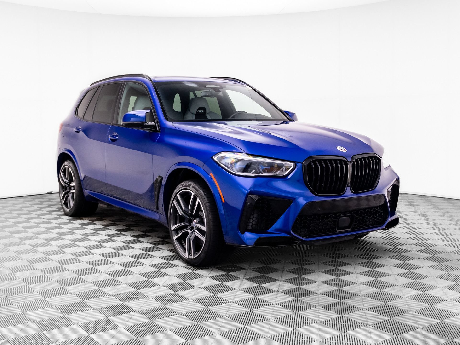 Used 2023 BMW X5 M w/ Executive Package AWD/4WD image 7