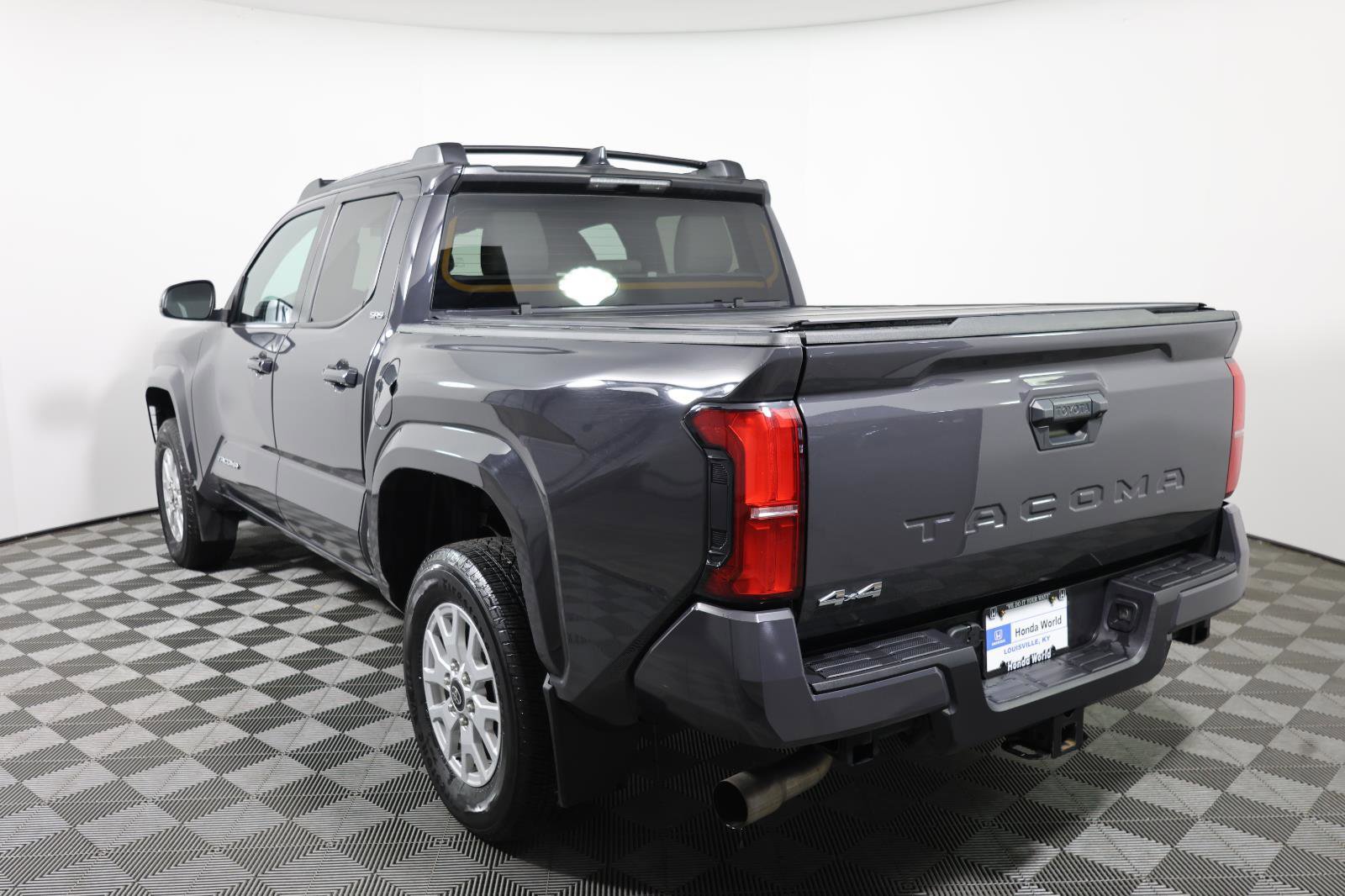 Used 2024 Toyota Tacoma SR5 AWD/4WD image 7