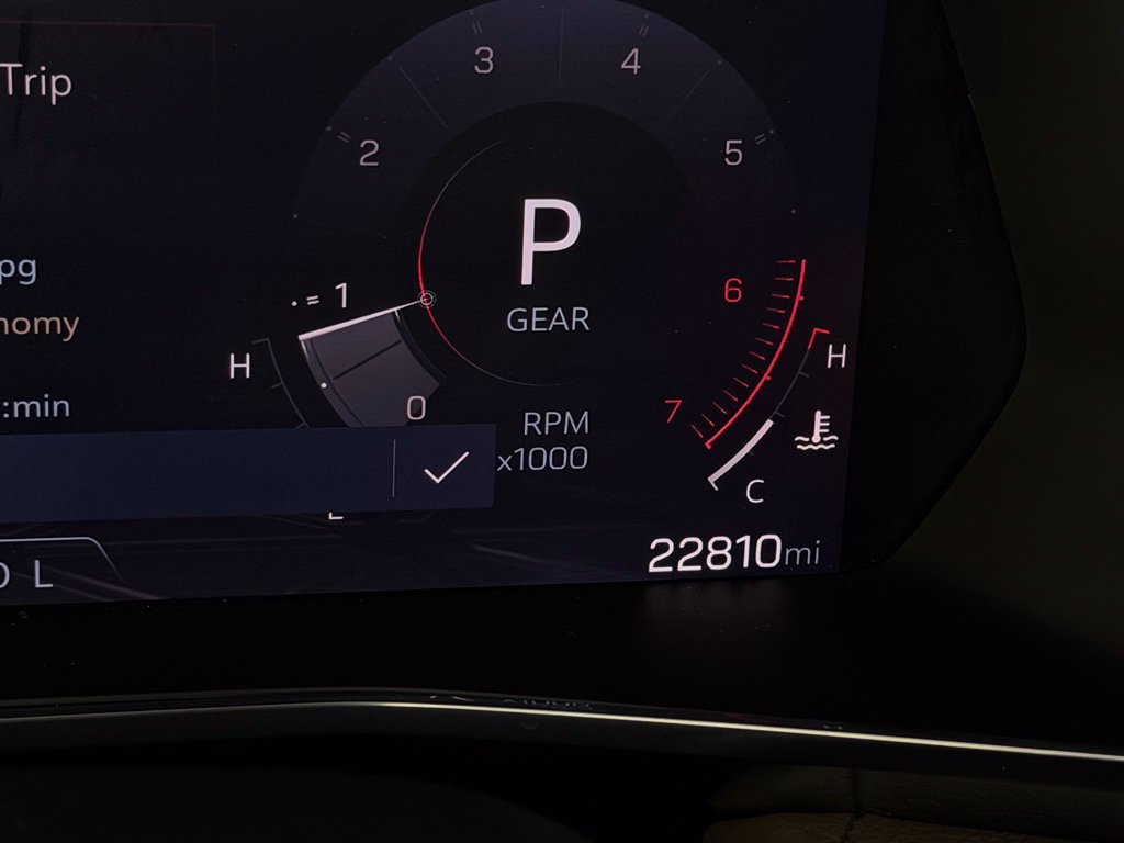 Used 2025 GMC Canyon Denali AWD/4WD image 16