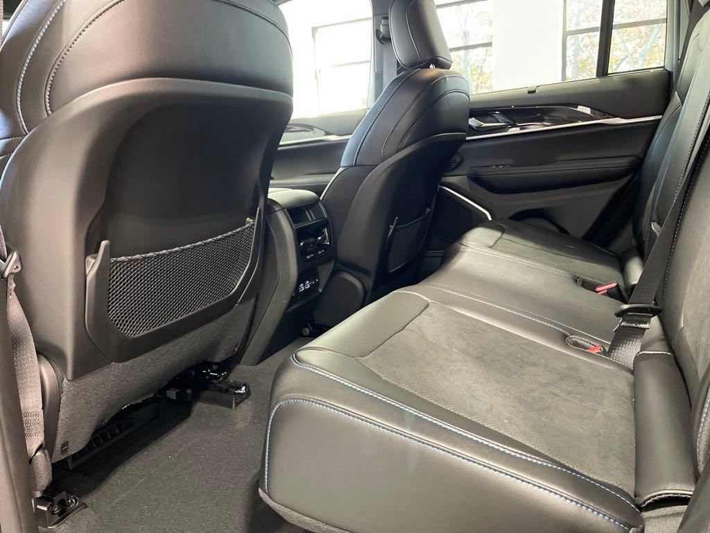 New 2024 Jeep Grand Cherokee Trailhawk w/ Advanced Protech Group II AWD/4WD image 18