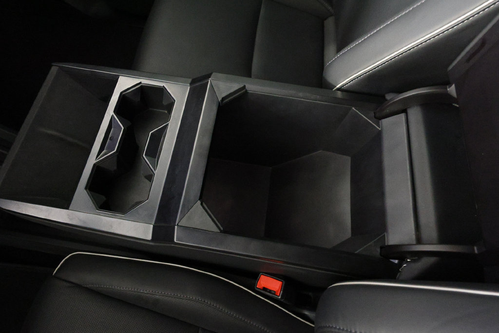 Used 2025 Tesla Cybertruck AWD Crew Cab image 38