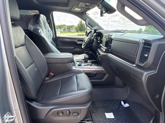 Used 2024 Chevrolet Silverado 1500 LTZ w/ LTZ Premium Package AWD/4WD image 35