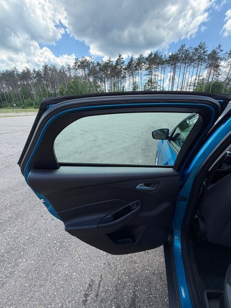 Used 2013 Ford Focus SE w/ SE Winter Pkg FWD image 14