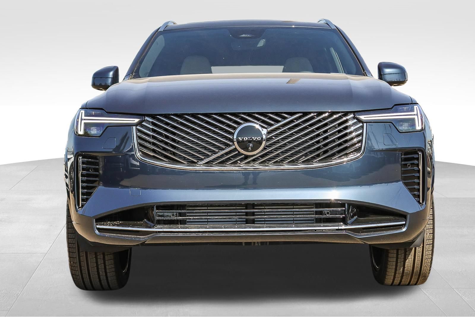 New 2026 Volvo XC90 T8 Plus w/ Protection Package Premier AWD/4WD image 2