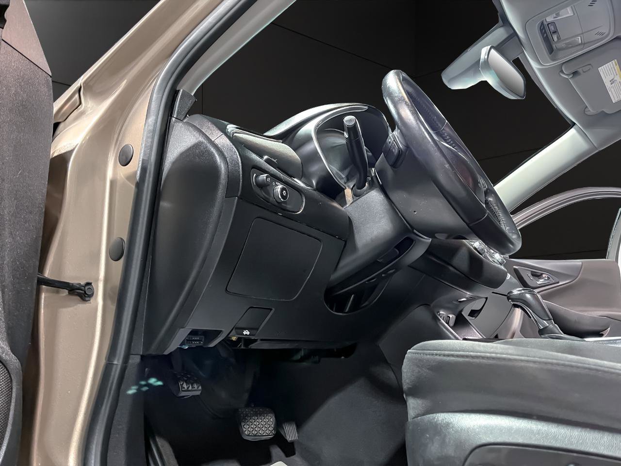 Used 2018 Chevrolet Malibu LT image 18