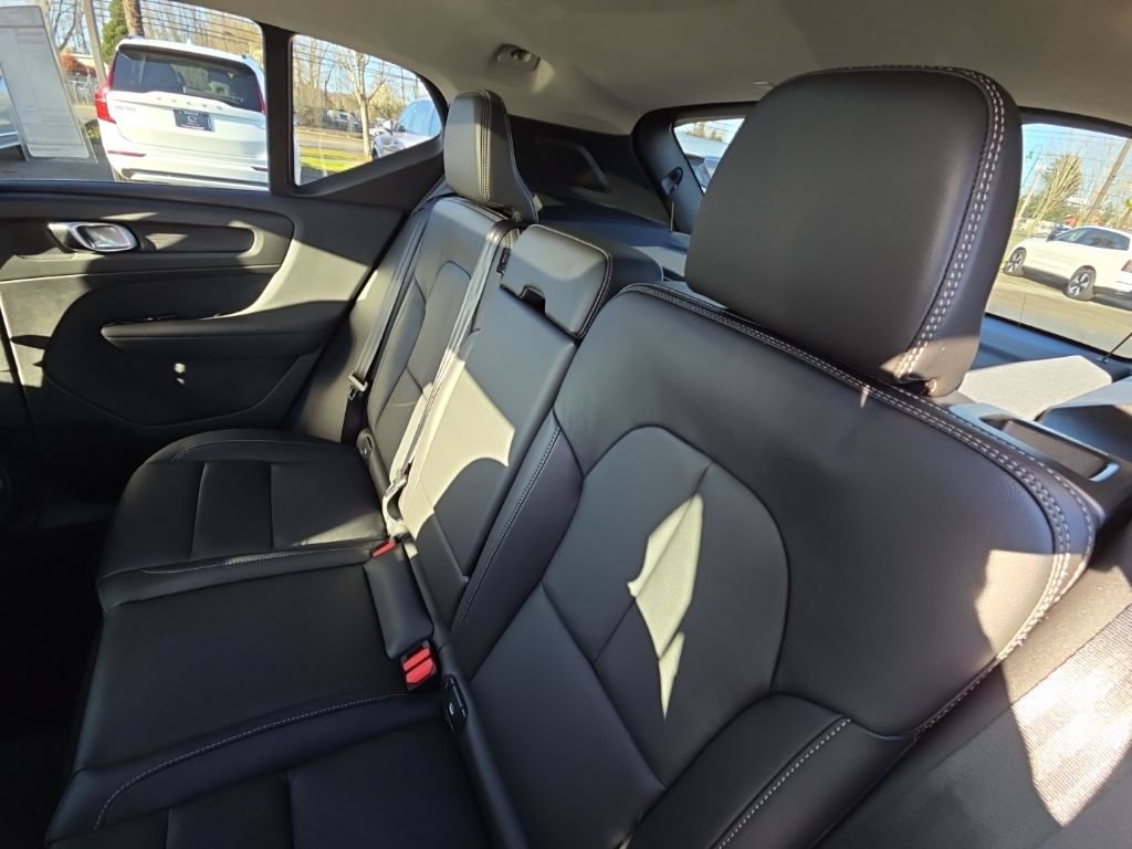 New 2026 Volvo XC40 B5 Core w/ Climate Package AWD/4WD image 6