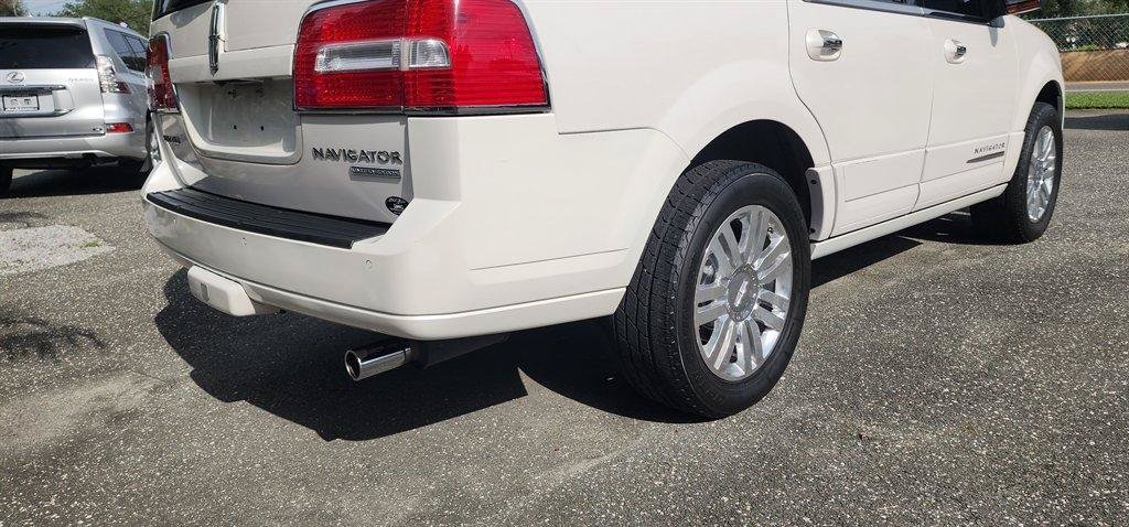 Used 2012 Lincoln Navigator 2WD image 17