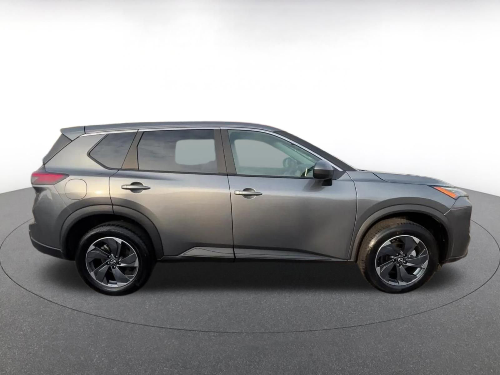 Used 2025 Nissan Rogue SV image 16