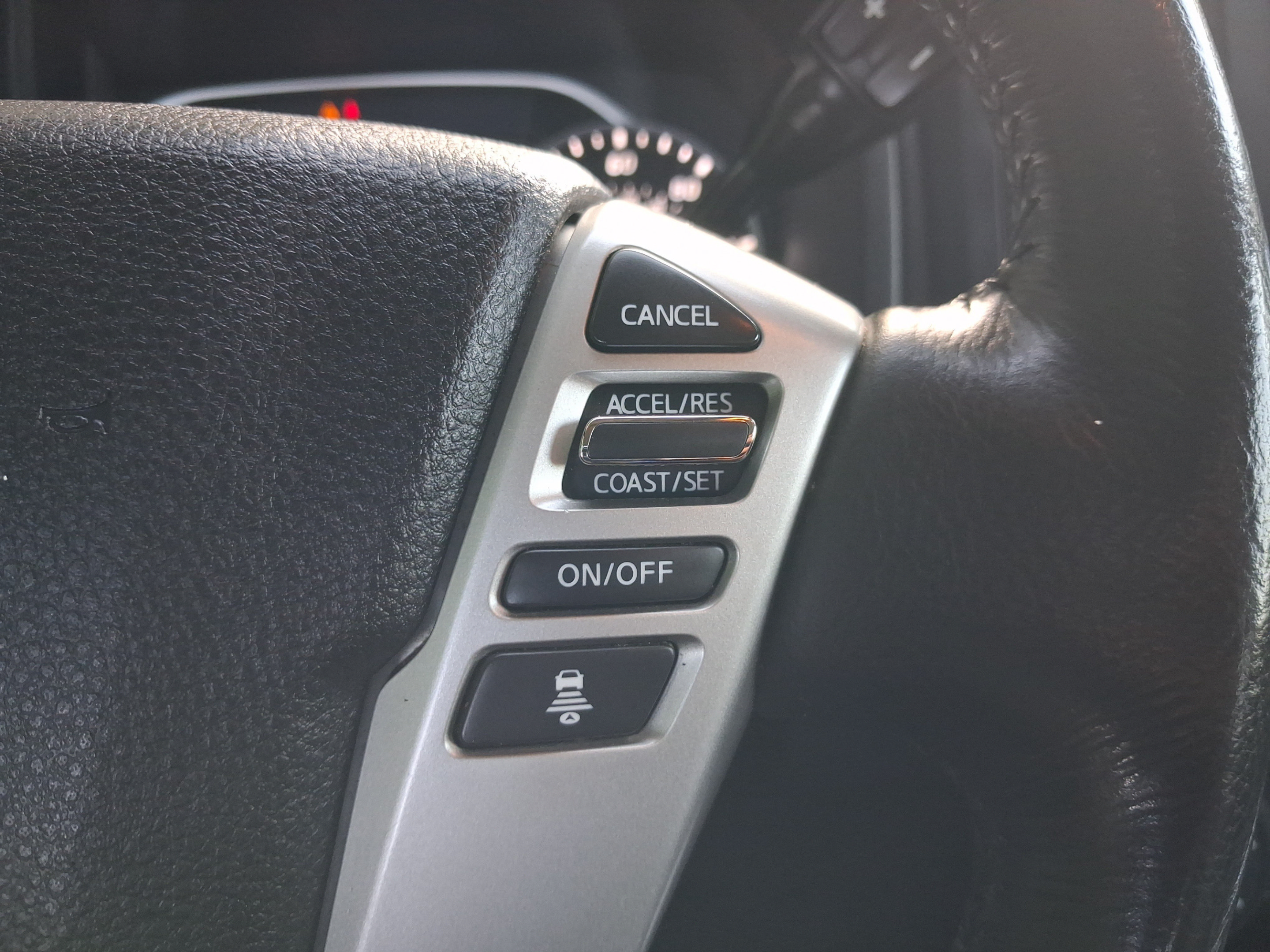 Used 2024 Nissan Titan SV w/ SV Convenience Package AWD/4WD image 18
