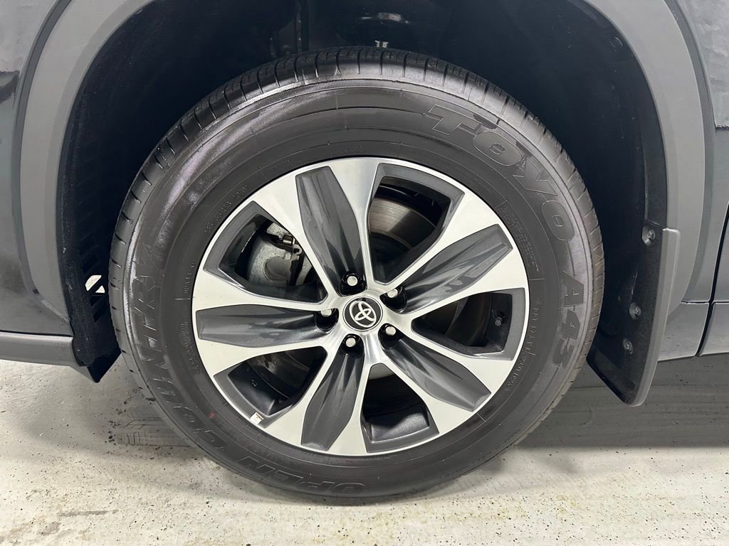 Used 2025 Toyota Highlander XLE image 69