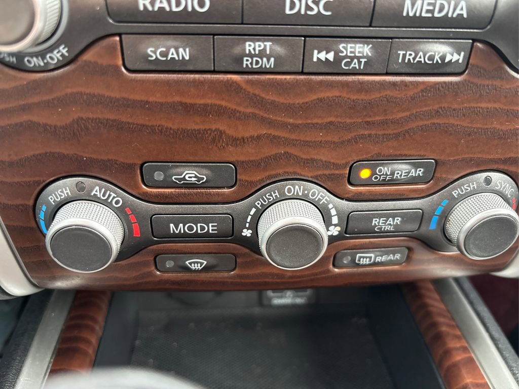 Used 2019 Nissan Pathfinder Platinum image 34